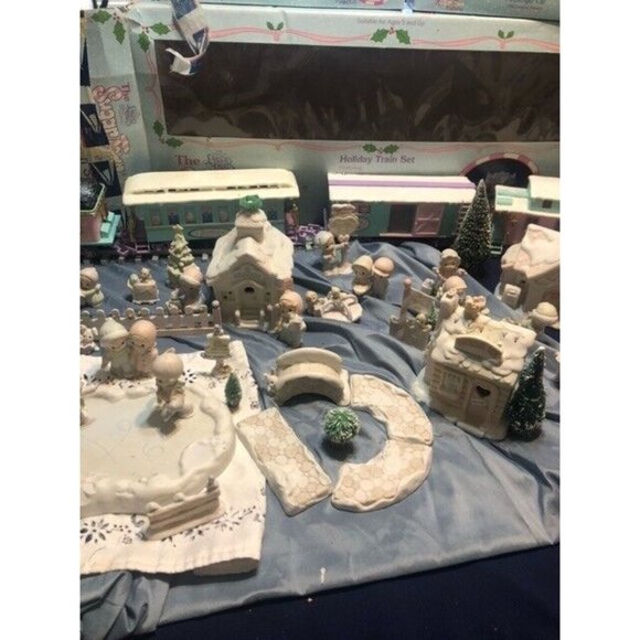 WHOLE SET Precious Moments Sugar Town Christmas Village - Picture 4 of 13